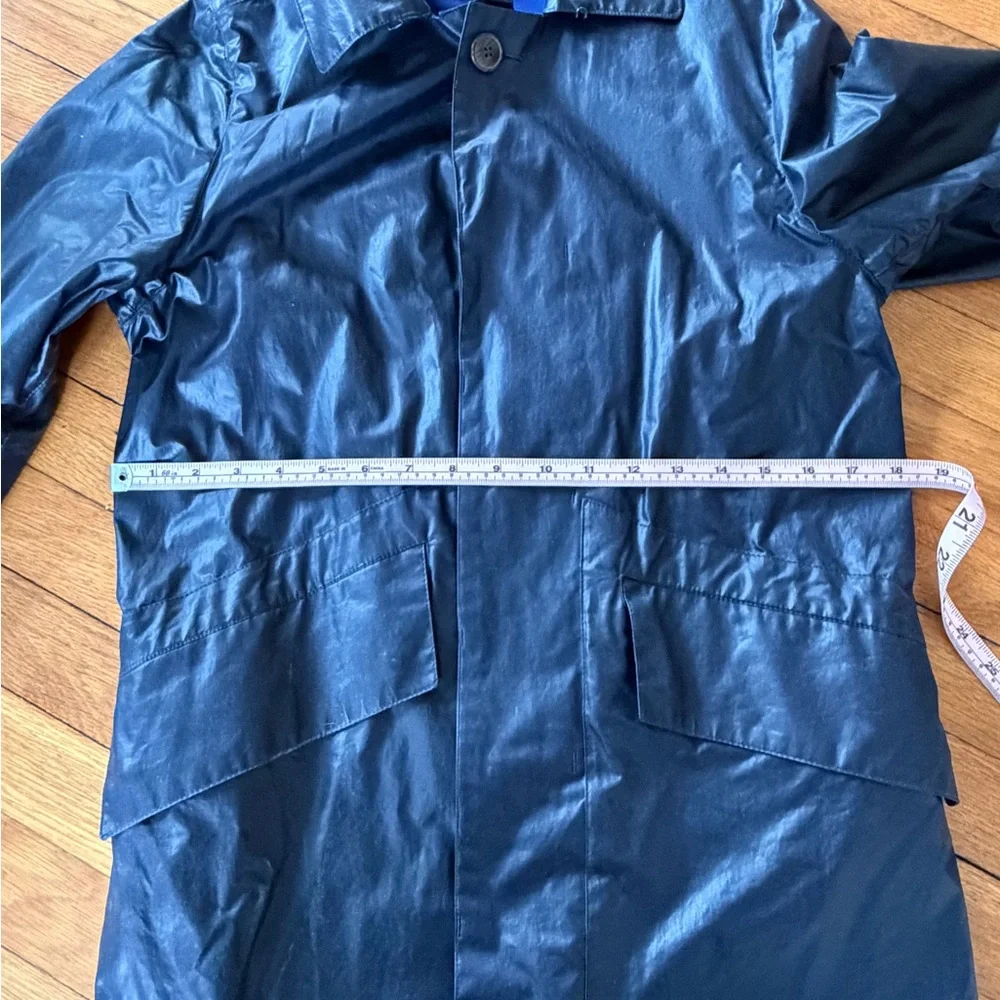 Men's or teens  Black Raincoat with Classic Collar from suit supply. - Picture 8 of 10